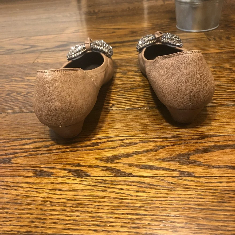 WOMEN’S Sparkle Bling Bow Accented Faux Leather Flats with Chains and Beads - Picture 10 of 11